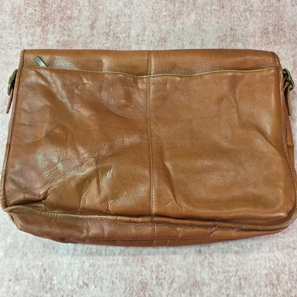 Vintage Wilsons Tan Leather Messenger Bag Flap Crossbody Adjustable Strap